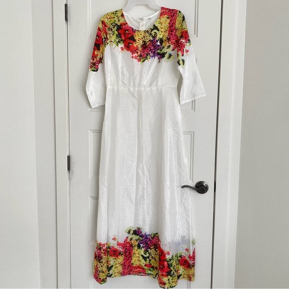 NEW White Maxi Dress with Floral Detail Small - Picture 1 of 4